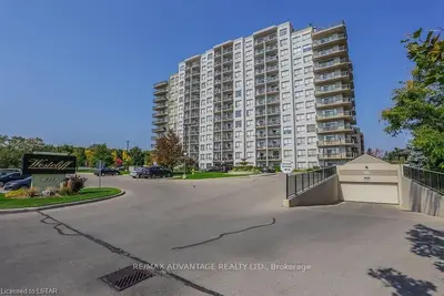 353 COMMISSIONERS Road W 214, London South, ON N6J 0A3