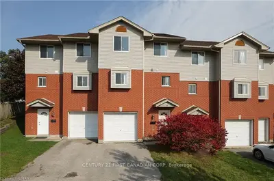 6 CHAPMAN Court, London North, ON N6G 5A7