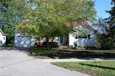 15 Davis Street, Aylmer, On N5h 2n4