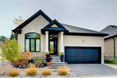 696 COMMISSIONERS Road W 1, London South, ON N6K 1B9