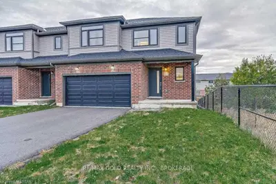1327 MICHAEL Circle, London East, ON N5V 0B8