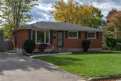 1496 PERTH Avenue, London East, ON N5V 2M5
