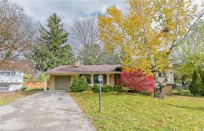 5 GREAT OAK Court, London North, ON N6H 4K1
