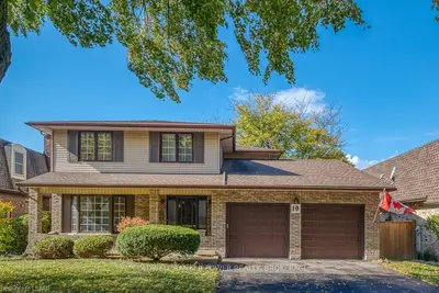 19 FARMINGTON Crescent, London South, ON N6K 3J2