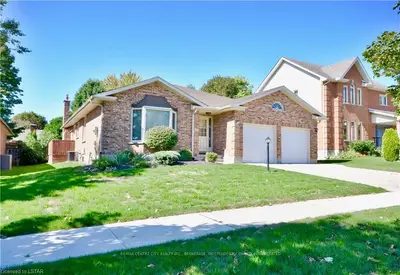 31 DOON Drive, London North, ON N5X 3N9