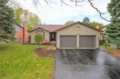 104 SOMERSET Crescent, London South, ON N6K 3M4