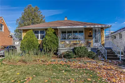 4 CORNISH Street, London East, ON N5W 4M4