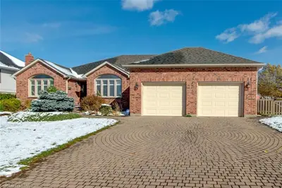 2 QUINELLA Drive, London South, ON N6K 4H5