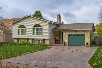 22 ROBINWOOD Crescent, London South, ON N6K 3B4