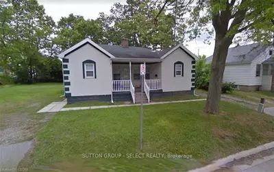 15 FERNLEY Avenue, London North, ON N6H 2C9