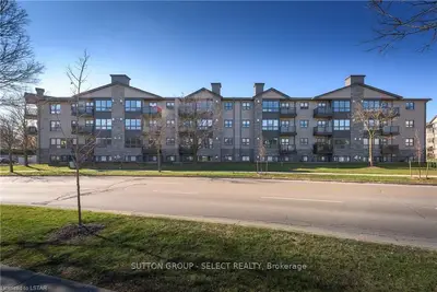 1 JACKSWAY Crescent 221, London North, ON N5X 3T5