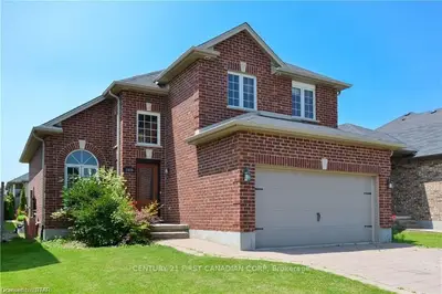 1020 ROULSTON Crescent, London North, ON N6H 0E8
