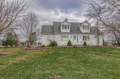 8192 PETROLIA Line, Brooke-Alvinston, ON N0N 1A0