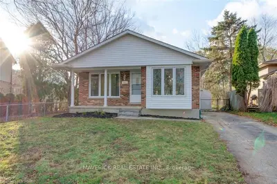 381 CASTLEGROVE Close, London North, ON N6G 3H3