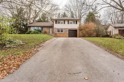 30 BROMLEIGH Avenue, London North, ON N6G 1T9