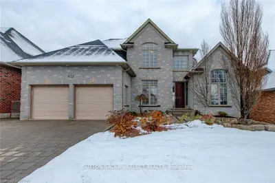 711 OAK GROVE Place, London South, ON N6K 4W7