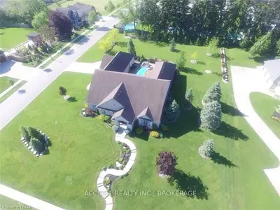 1079 CHERRYGROVE Drive, London South, ON N6K 5B2
