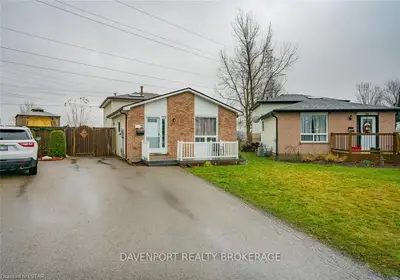 32 SUNDRIDGE Court, London South, ON N5Z 4R5