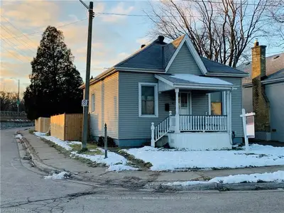 4 WYATT Street, London North, ON N6H 1A7