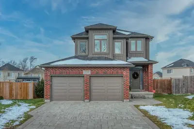 2220 YELLOWBIRCH Place, London North, ON N6G 0N3