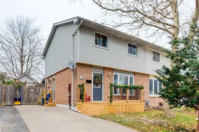 28 LACEY Crescent, London South, ON N6E 2E7