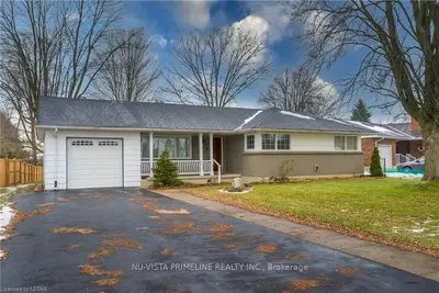 32 DALEVIEW Crescent, London North, ON N5X 1H1