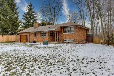1500 STONEYBROOK Crescent, London North, ON N5X 1C5