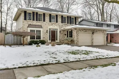 102 DEER VALLEY Crescent, London South, ON N6J 4K8