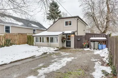 15 LYMAN Street, London East, ON N5Y 1M5
