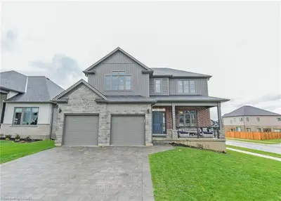 1067 TRAILSWAY Avenue, London South, ON N6K 0J1