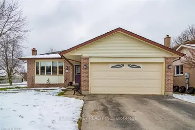 35 SWEETBRIAR Road, London East, ON N5Y 5E7