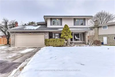 172 CAMDEN Crescent, London North, ON N5X 2J7