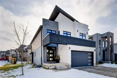 1909 WATEROAK Drive, London North, ON N6G 0M5