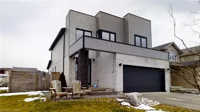 1951 FOXRIDGE Crescent, London North, ON N6G 0M4