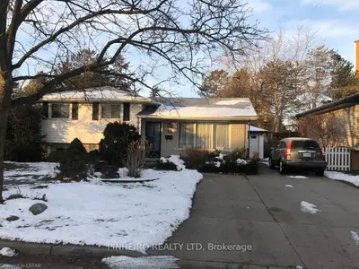15 Southview Crescent, London South, ON N6J 3L6