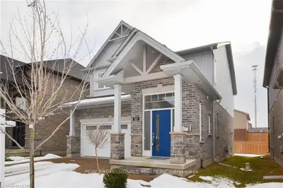 1061 EAGLETRACE Drive 169, London North, ON N6G 0E9