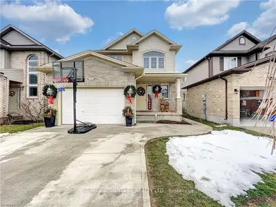 819 QUEENSBOROUGH Crescent, London North, ON N6G 5K2