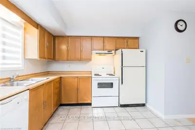 924 LAWSON Road, London North, ON N6G 4B4