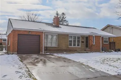 427 BELHAVEN Road, London South, ON N6C 2N1