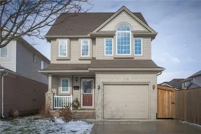 1256 CROSSCREEK Crescent, London East, ON N5Y 6H6
