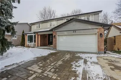 28 ROBINWOOD Crescent, London South, ON N6K 3B4