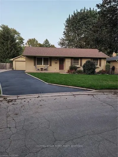 1488 ROLAND Crescent, London North, ON N5X 1E5