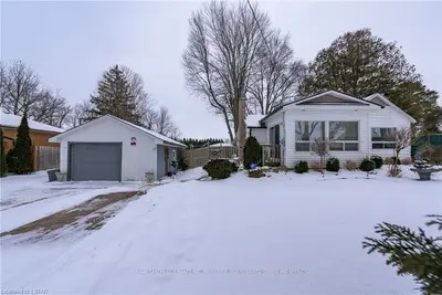 8013 Inadale Drive, Strathroy-caradoc, On N0l 1w0