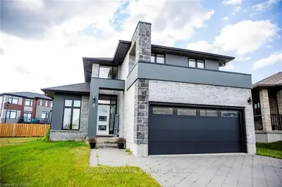 3270 SINGLETON Avenue 2, London South, ON N6J 2H2