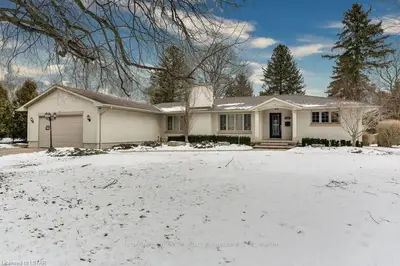 1524 STONEYBROOK Crescent, London North, ON N5X 1C5