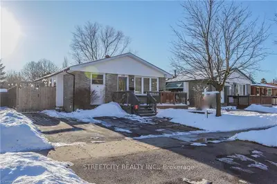 670 MILLBANK Drive, London South, ON N6B 1S2