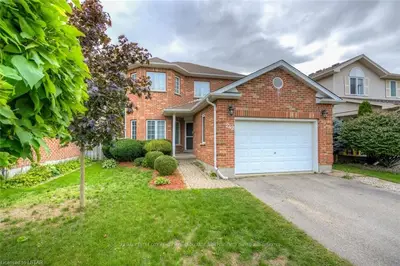 242 PARKVIEW Drive, Strathroy-Caradoc, ON N7G 4C1