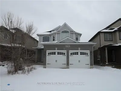 752 BLACKACRES Boulevard, London North, ON N6G 0J1
