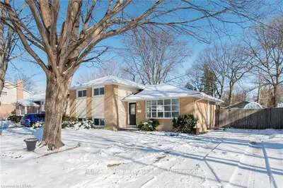 1054 FAIRLANE Avenue, Sarnia, ON N7S 3J8