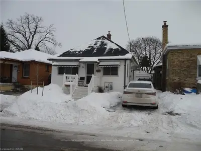 34 HYDRO Street, London East, ON N5Z 2H4